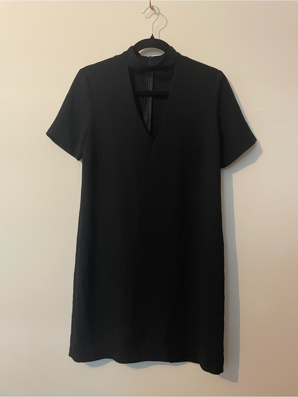 Zara Black Short Sleeve V-Neck Shift Dress